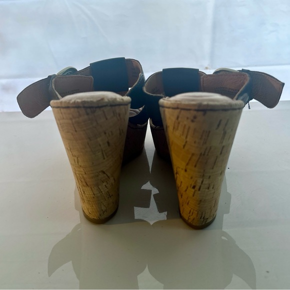 Brand New BORN Wedges!! Women’s Size 9 - Picture 4 of 5